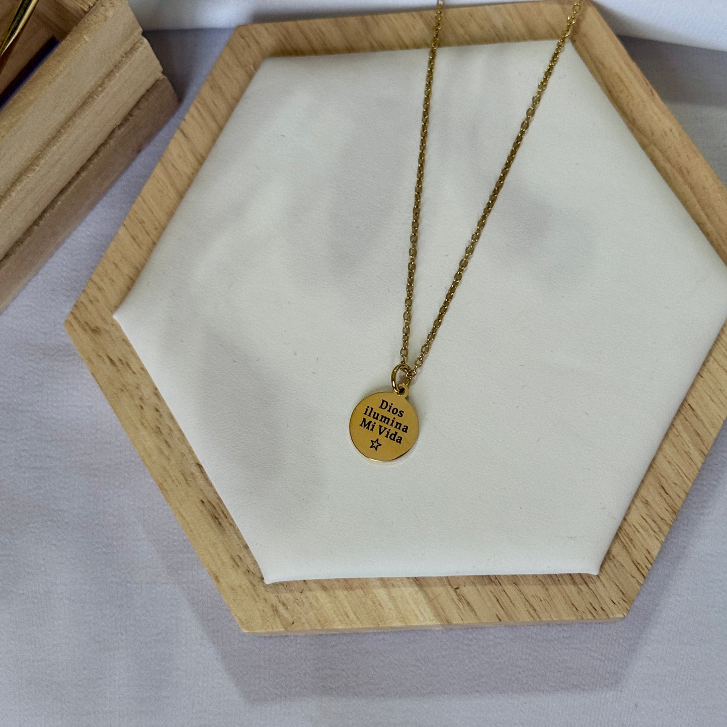 “Dios ilumina mi vida” Gold Necklace