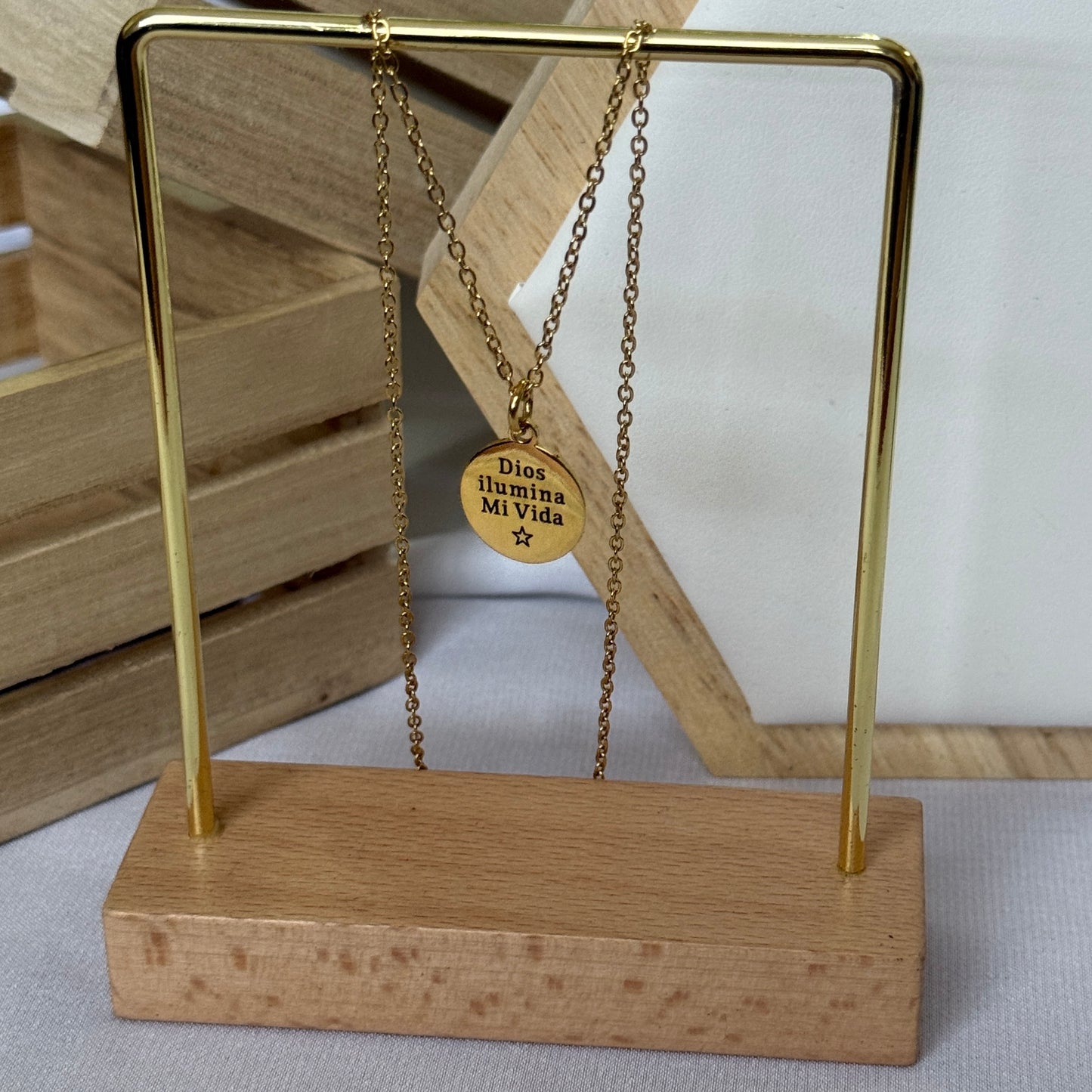 “Dios ilumina mi vida” Gold Necklace