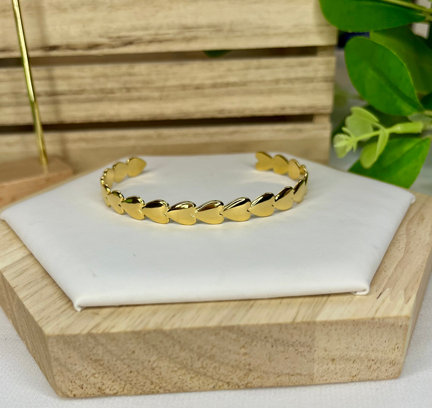 América Gold Bangle