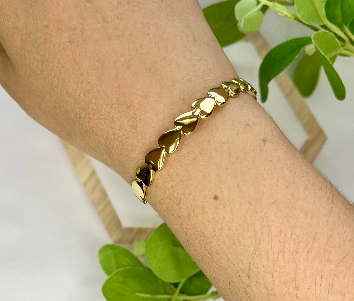 América Gold Bangle